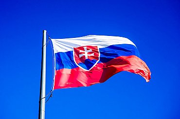 Kde sú peniaze na energie pre slovenské domácnosti? Systém trestuhodne zamrzol (Brífing HN)