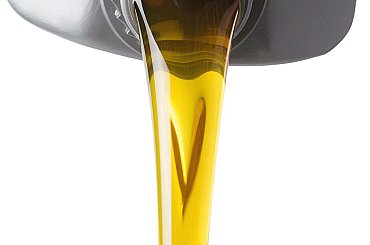 Spasí automobilový průmysl syntetická paliva? Spíš ne