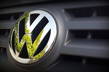 VW kvůli poklesu poptávky a dotací omezí výrobu dvou modelů elektromobilů