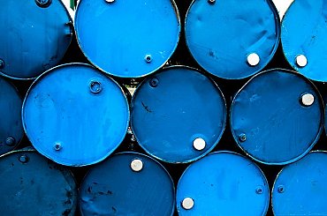 Od středy platí ruský zákaz dovozu ropy do zemí uplatňujících cenový strop