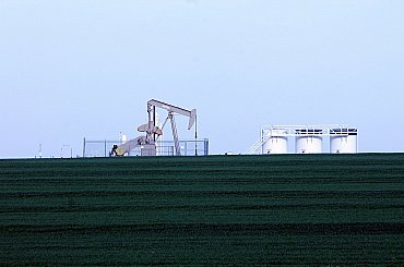 Ceny ropy kvůli obavám o vývoj globální ekonomiky klesají