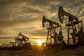 Ceny ropy se zvyšují, trh je ale před schůzkou skupiny OPEC+ v nejistotě